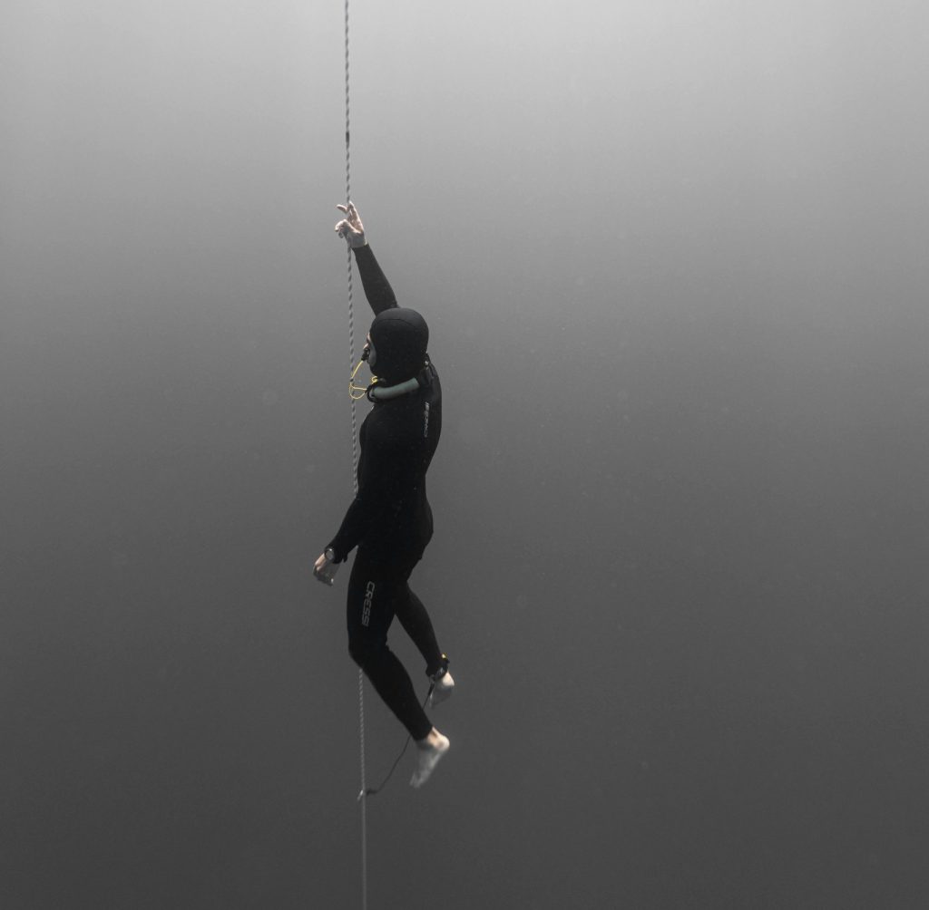emergency-ascent-diving-skeleton